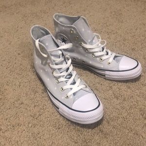 Silver / white polka dot converse
